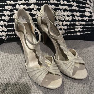 Kelly & Katie gold metallic evening shoe